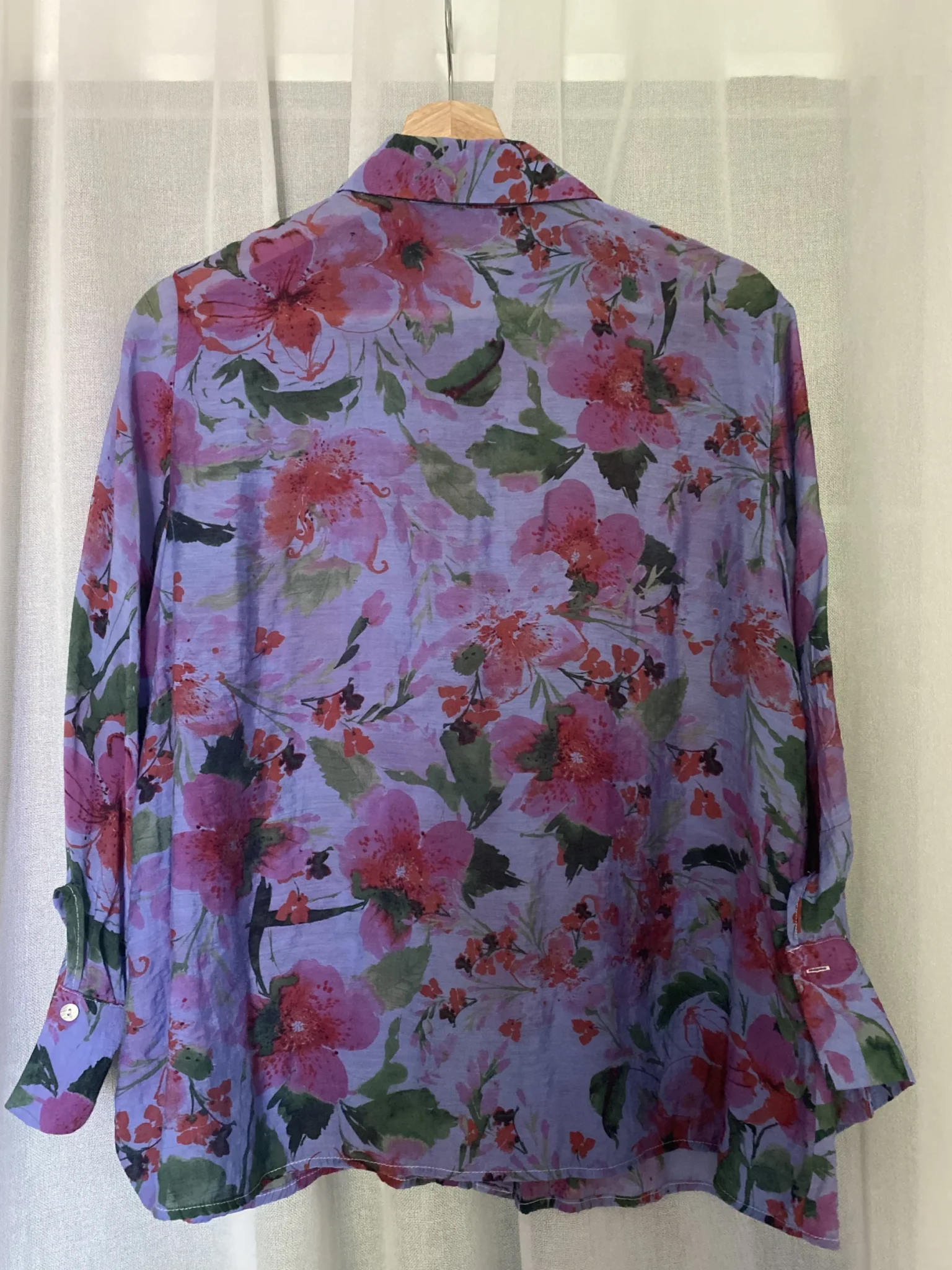 Image for Blouse mauve avec fleurs rouges