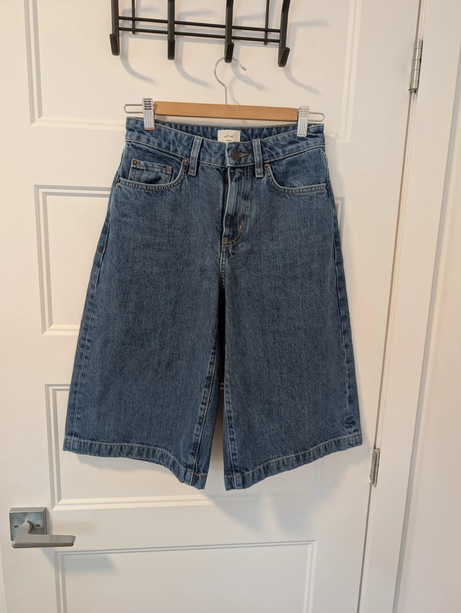 Image for Aritzia/Wilfred Short "Publicity" Sz 24