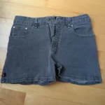 Featured thumbnail for Short gris de type jeans