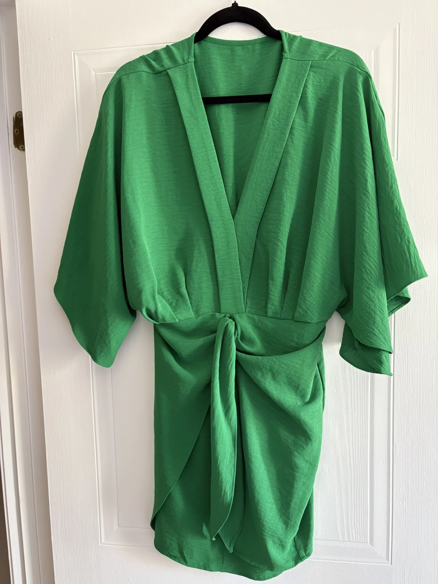 Featured image for Robe courte verte style kimono