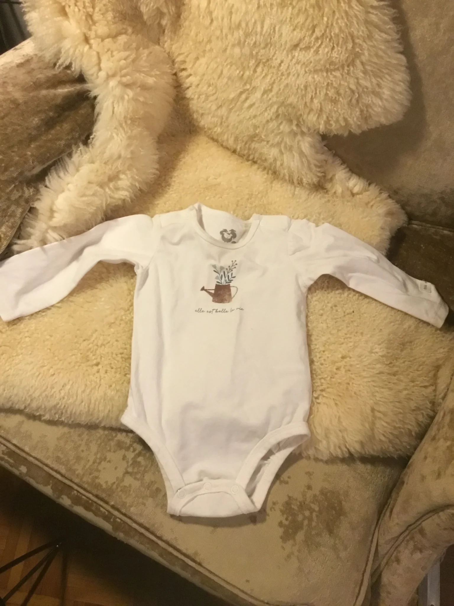 Featured image for Beau cache couche « trois moutons » manches longues soyeux bébé filles, 9 mois