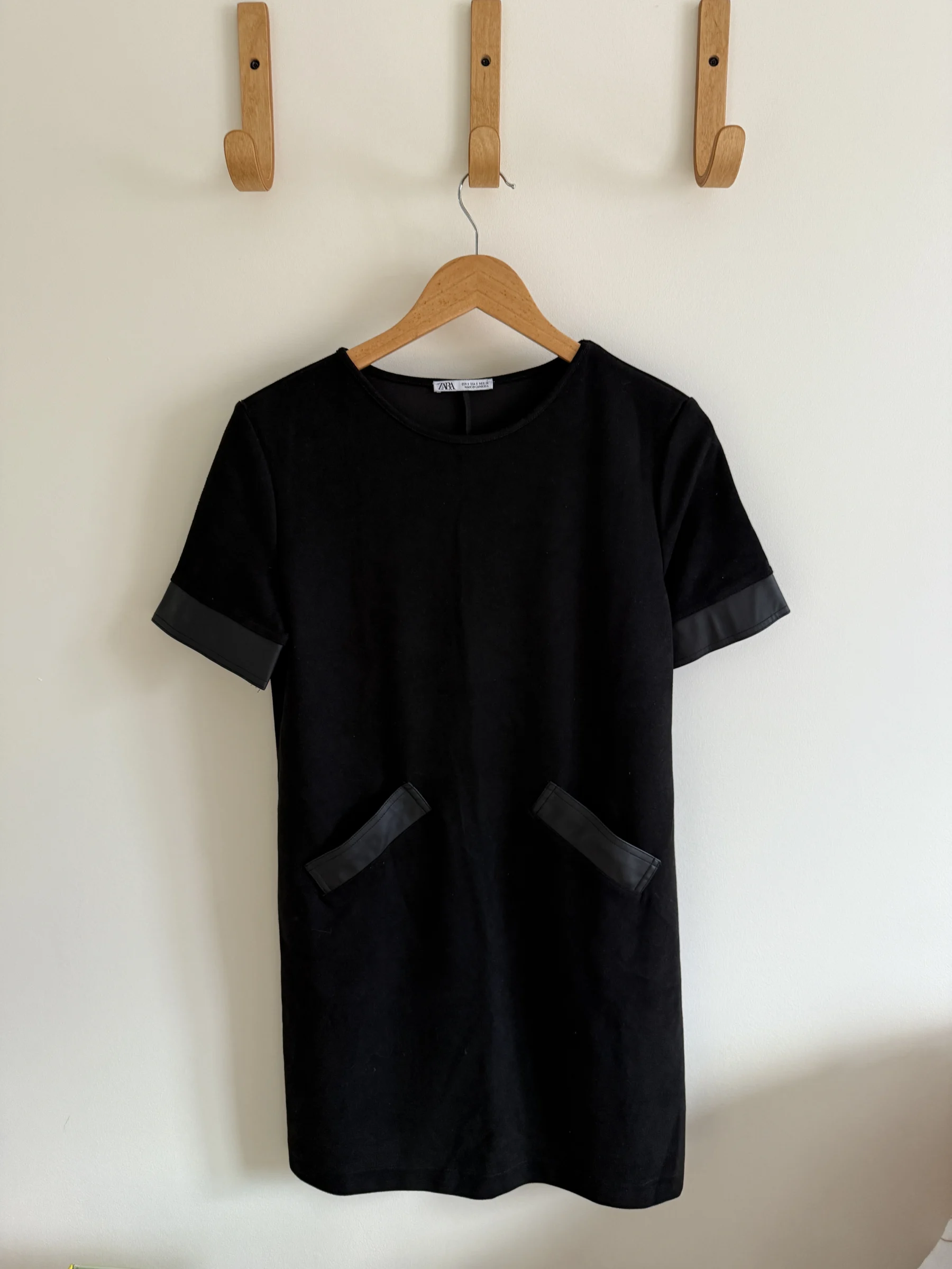 Robe droite courte style suède Zara seconde main