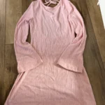 Featured thumbnail for Robe rose dos ouvert
