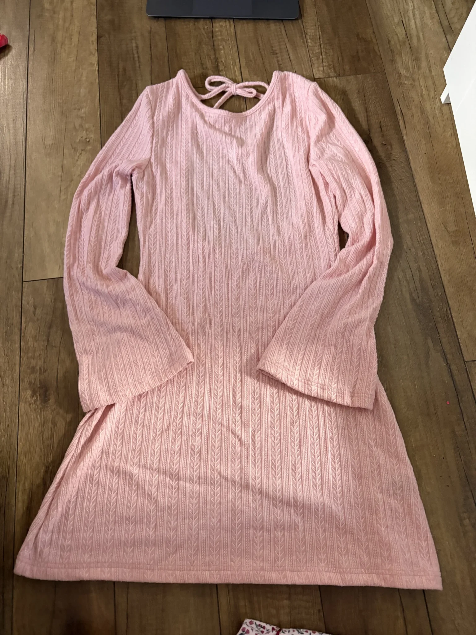 Featured image for Robe rose dos ouvert