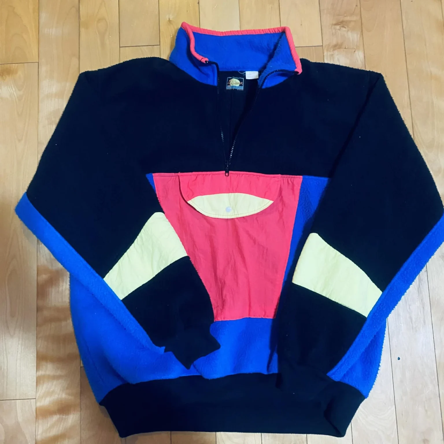 Featured image for Chandail vintage 90s