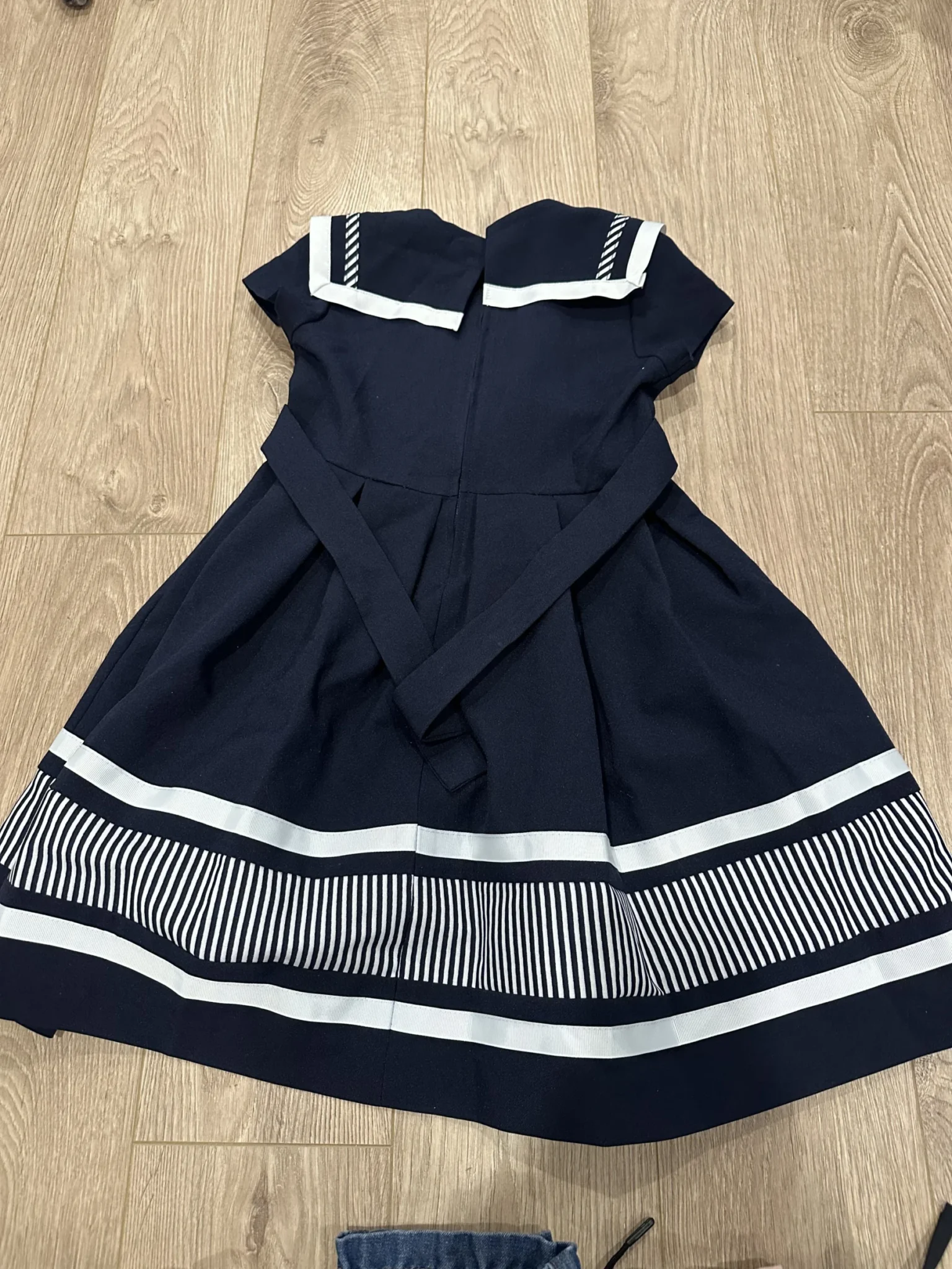 Image for Robe de couleur marine