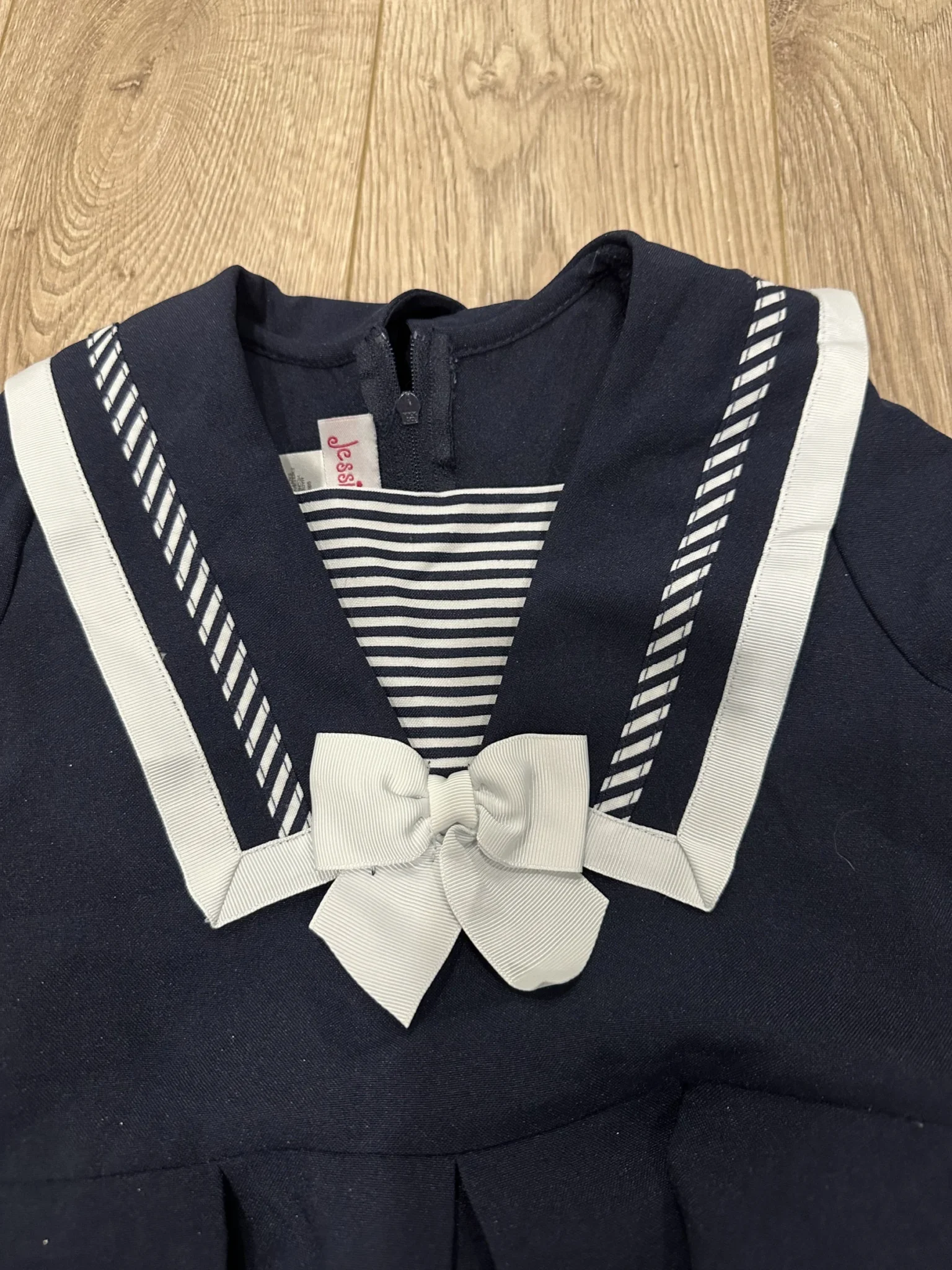 Image for Robe de couleur marine