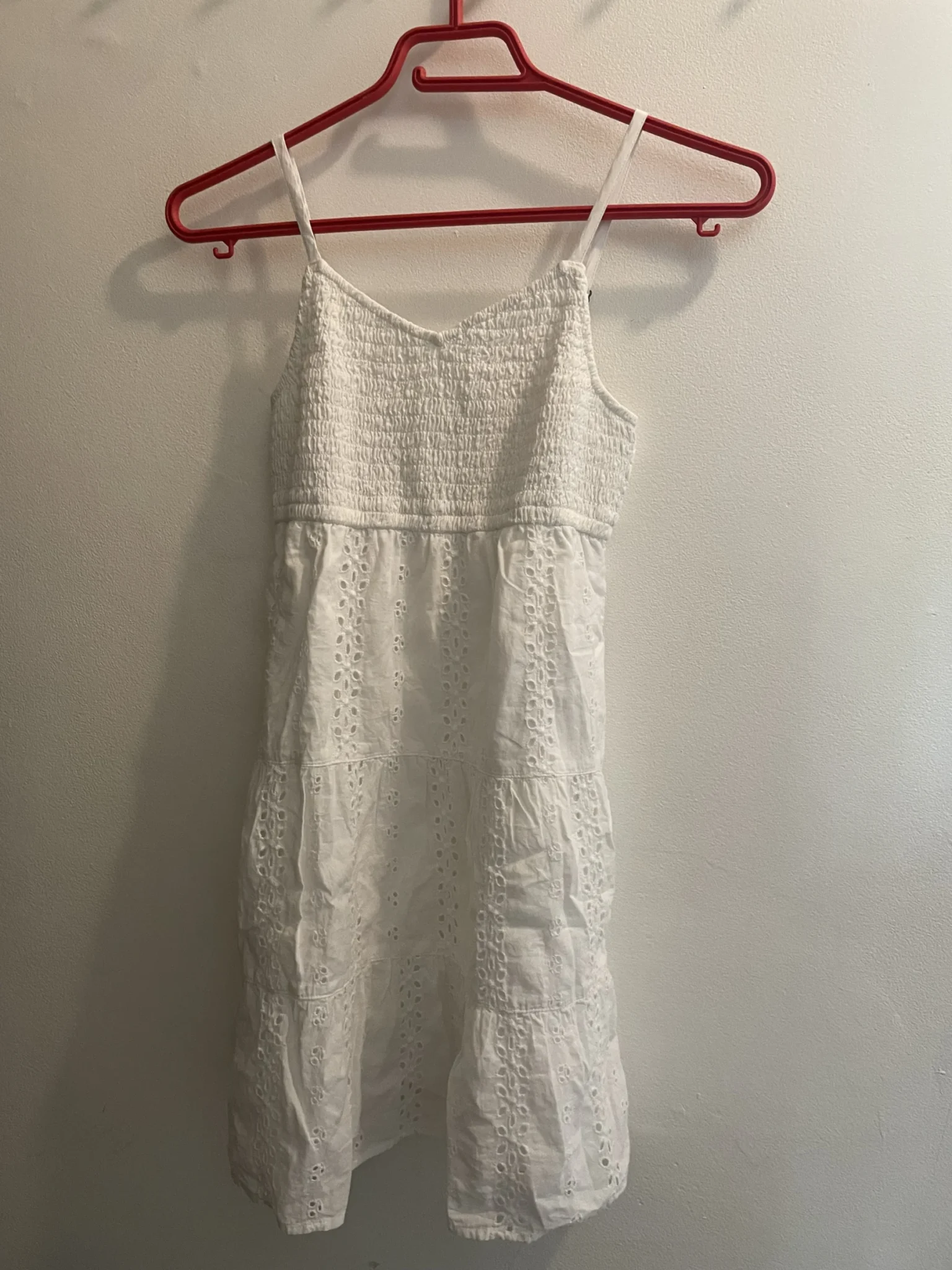 Featured image for Robe blanche broderie anglaise