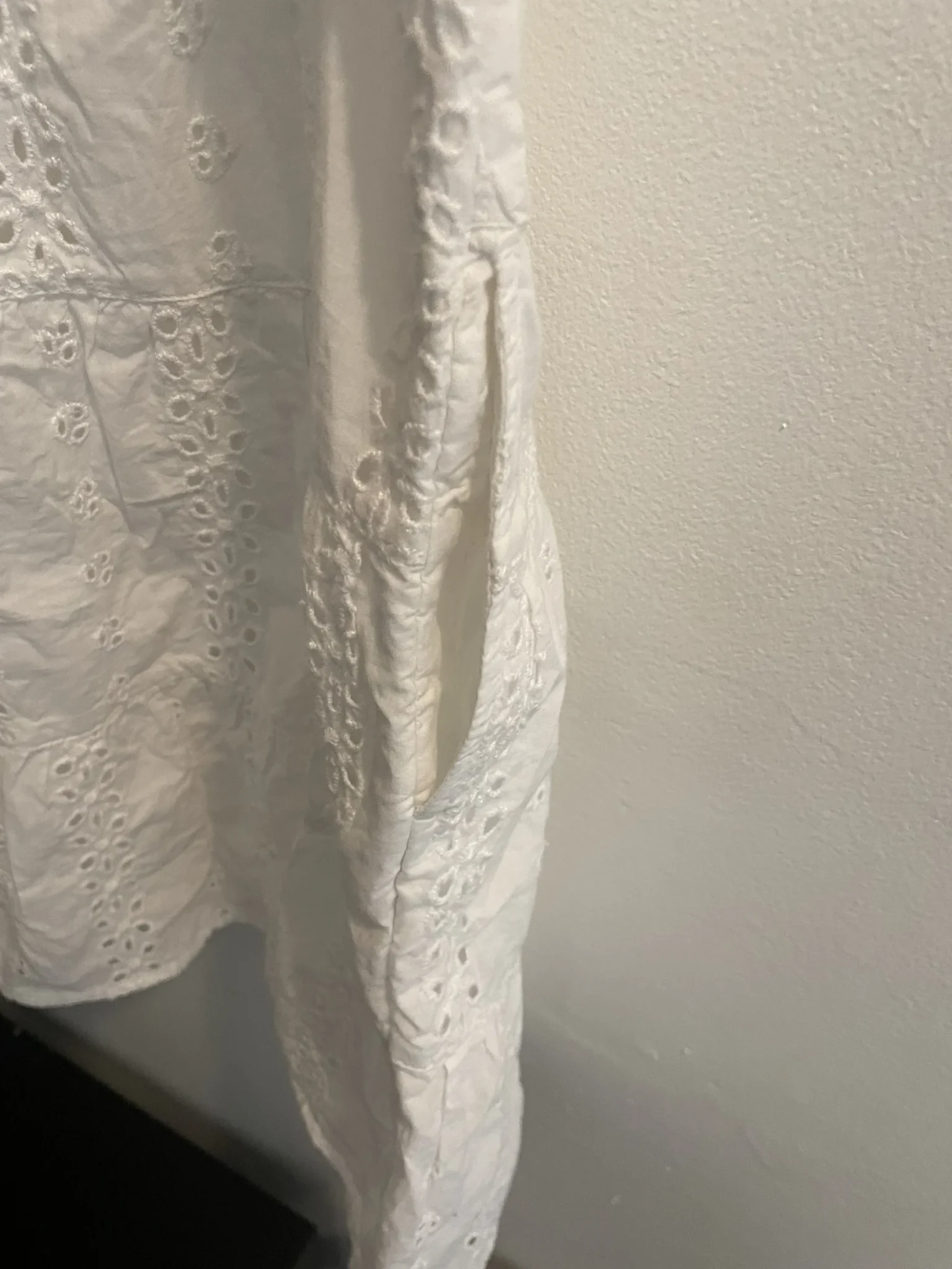 Image for Robe blanche broderie anglaise