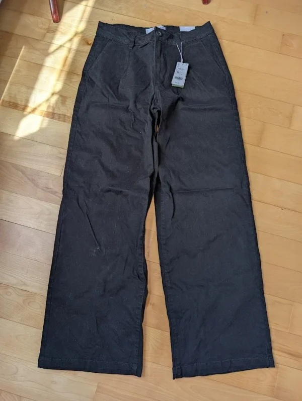 Featured image for Pantalon à jambes larges, taille basse