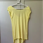 Featured thumbnail for T shirt ouvert dans le dos jaune