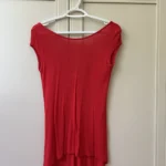 Featured thumbnail for Haut à manche courte rouge