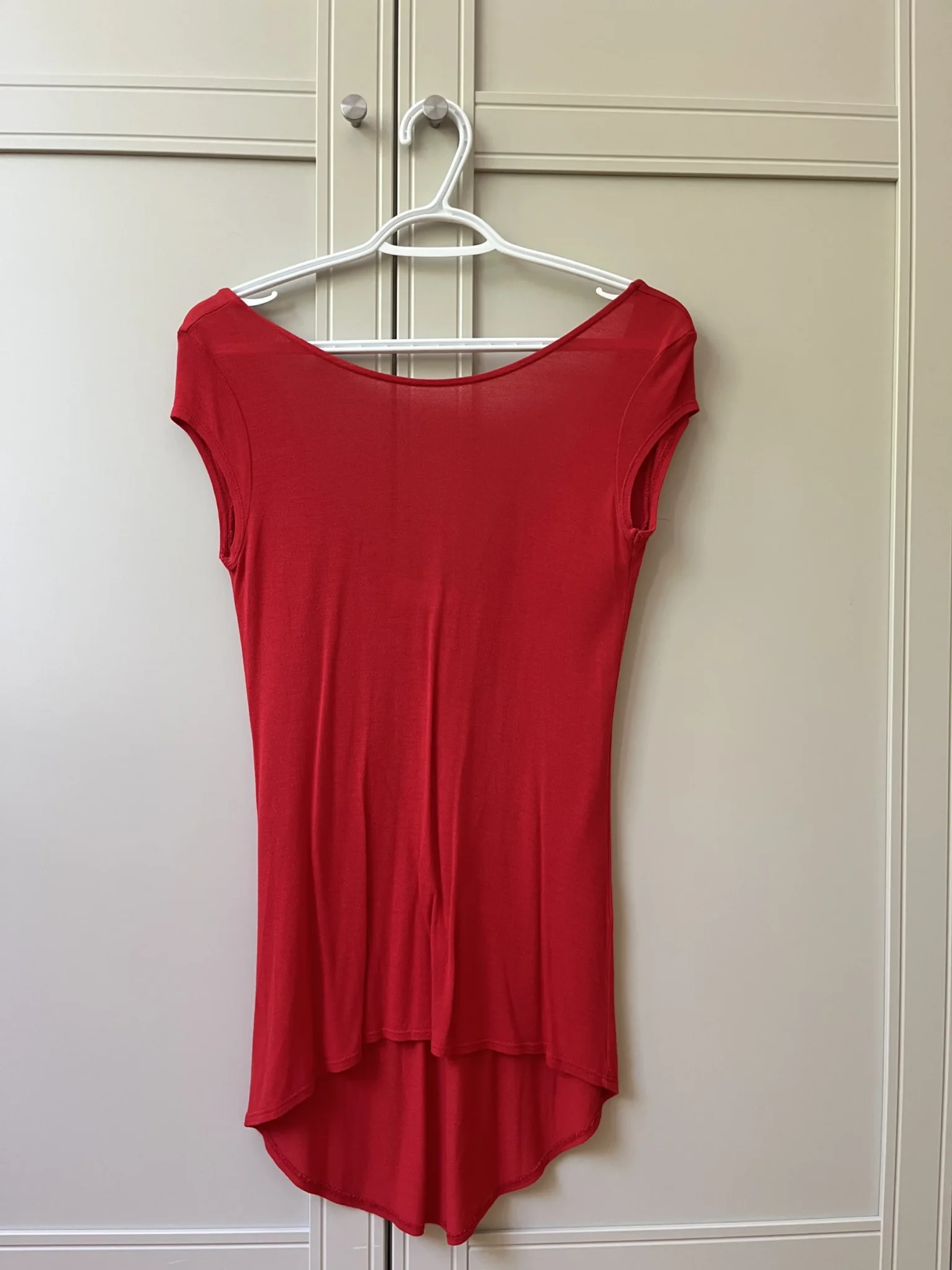 Featured image for Haut à manche courte rouge