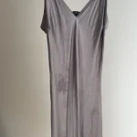 Featured thumbnail for Robe nuisette Zara aspect satin gris avec un subtil effet tie-dye ton sur ton - Très unique