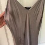 Thumbnail for Robe nuisette Zara aspect satin gris avec un subtil effet tie-dye ton sur ton - Très unique