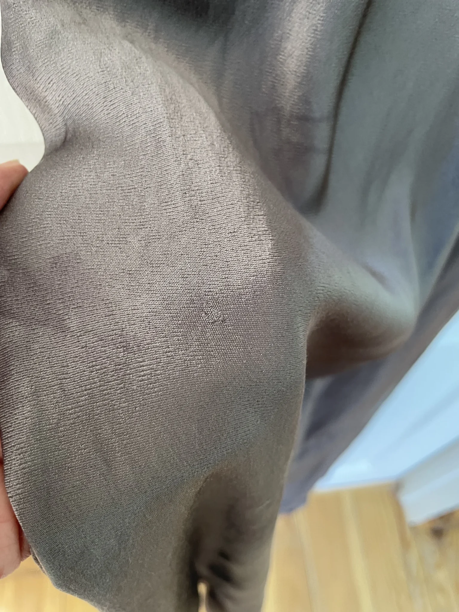 Image for Robe nuisette Zara aspect satin gris avec un subtil effet tie-dye ton sur ton - Très unique