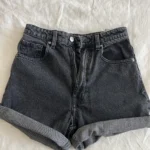 Featured thumbnail for Short Zara en jeans noir