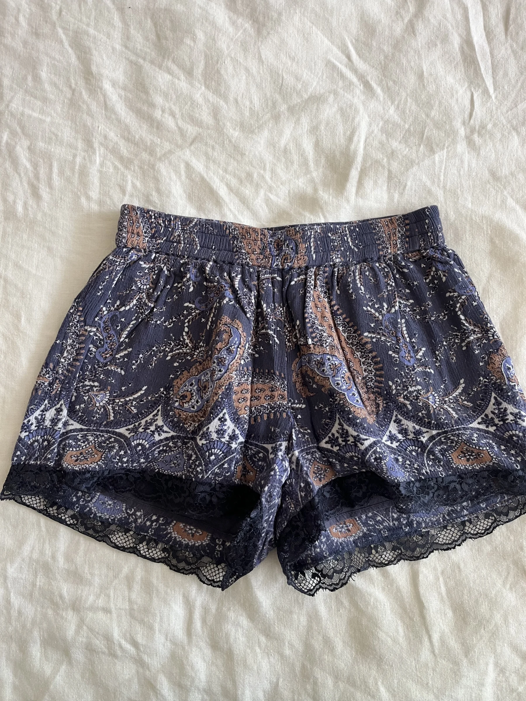 Short Vero Moda avec dentelle Vero Moda seconde main
