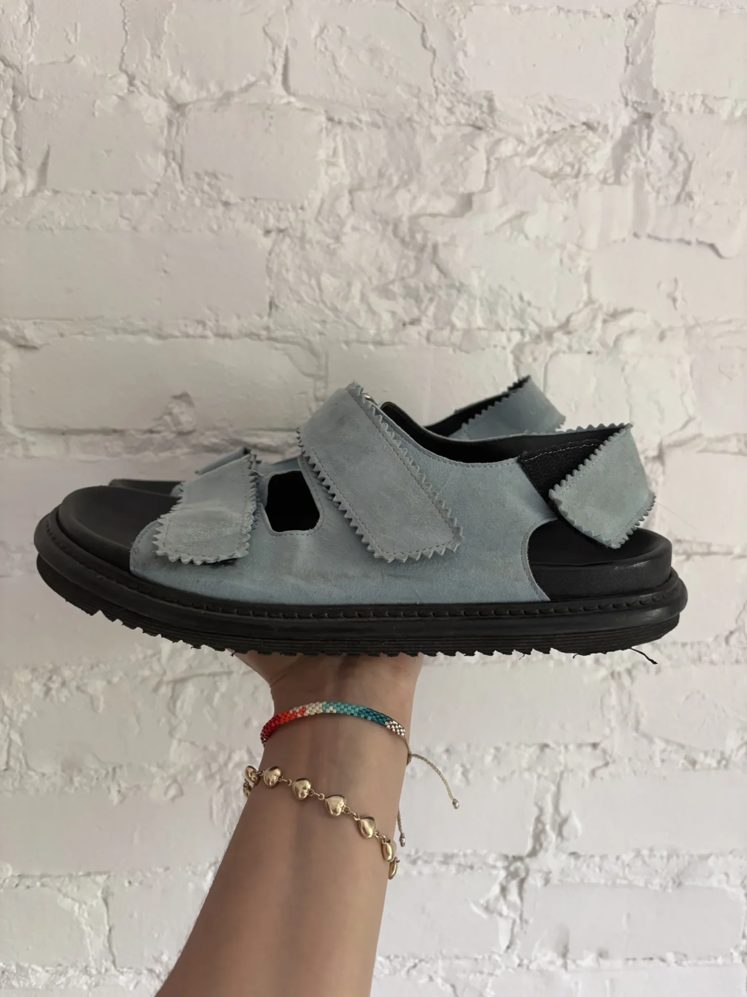 Featured image for Dad sandals en suède