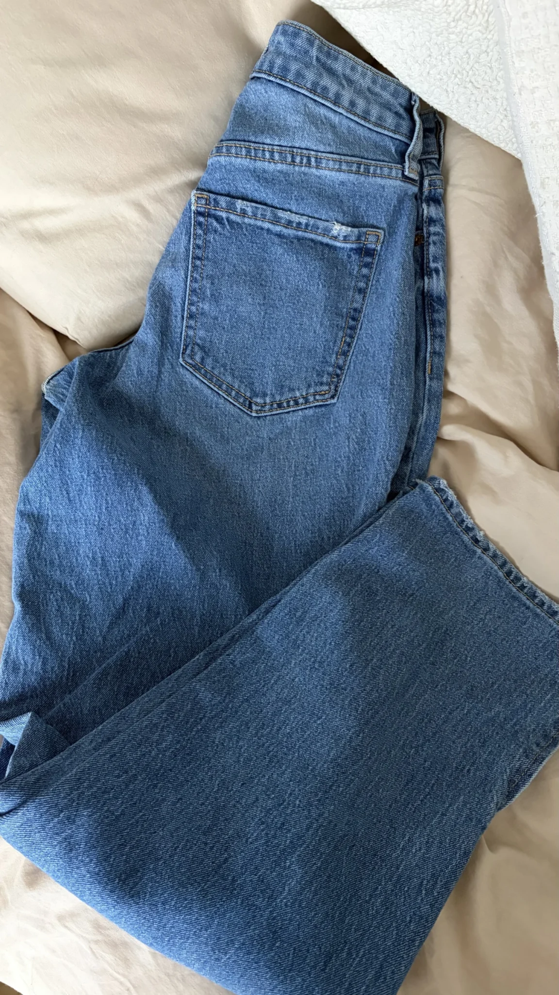 Featured image for Denim jambe droite à fente