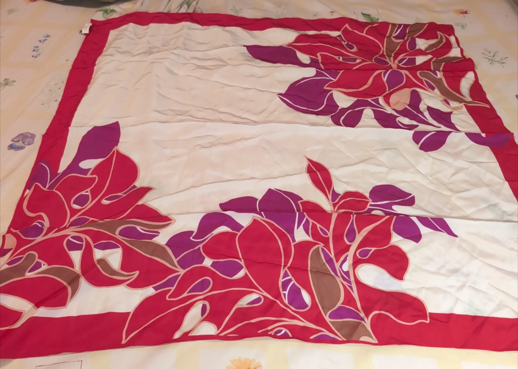 Grand Foulard en soie carré - Éric Bompard *Autre seconde main