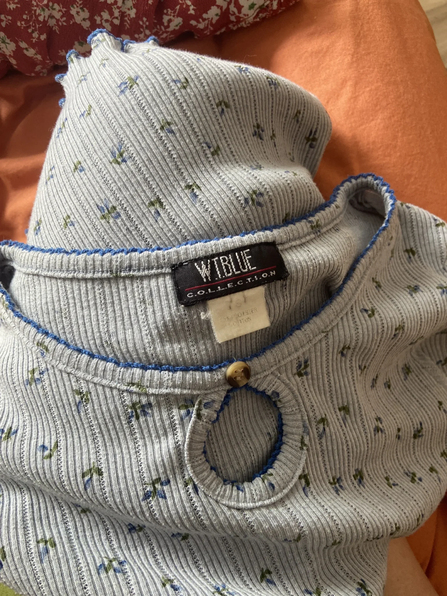 Image for Haut baby blue fleurie