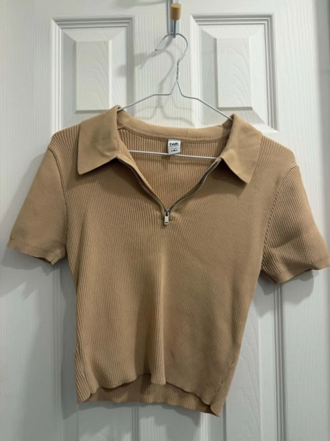 Featured image for Crop Beige