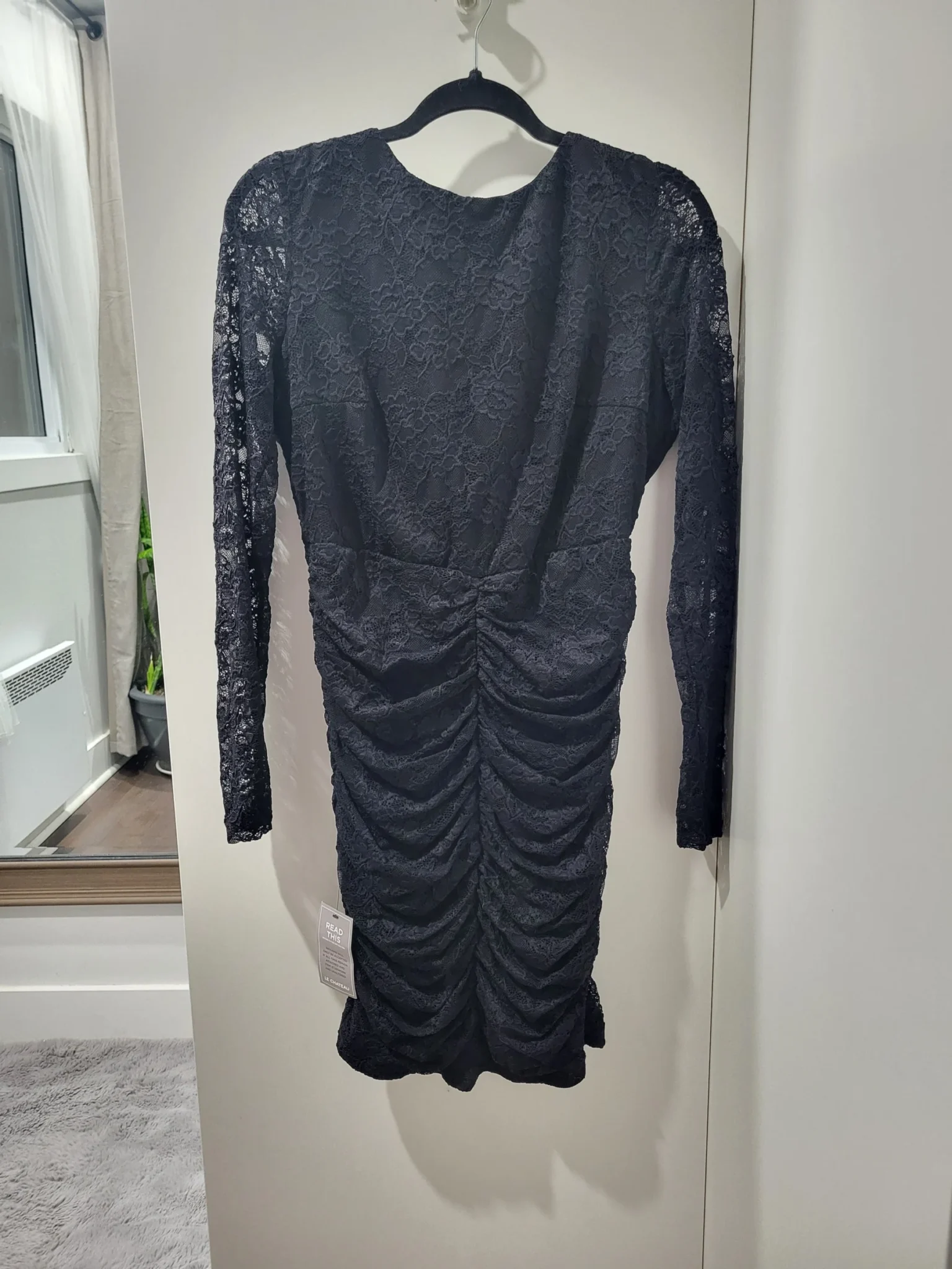 Image for Le Château- Robe en dentelle avec dos ouvert.