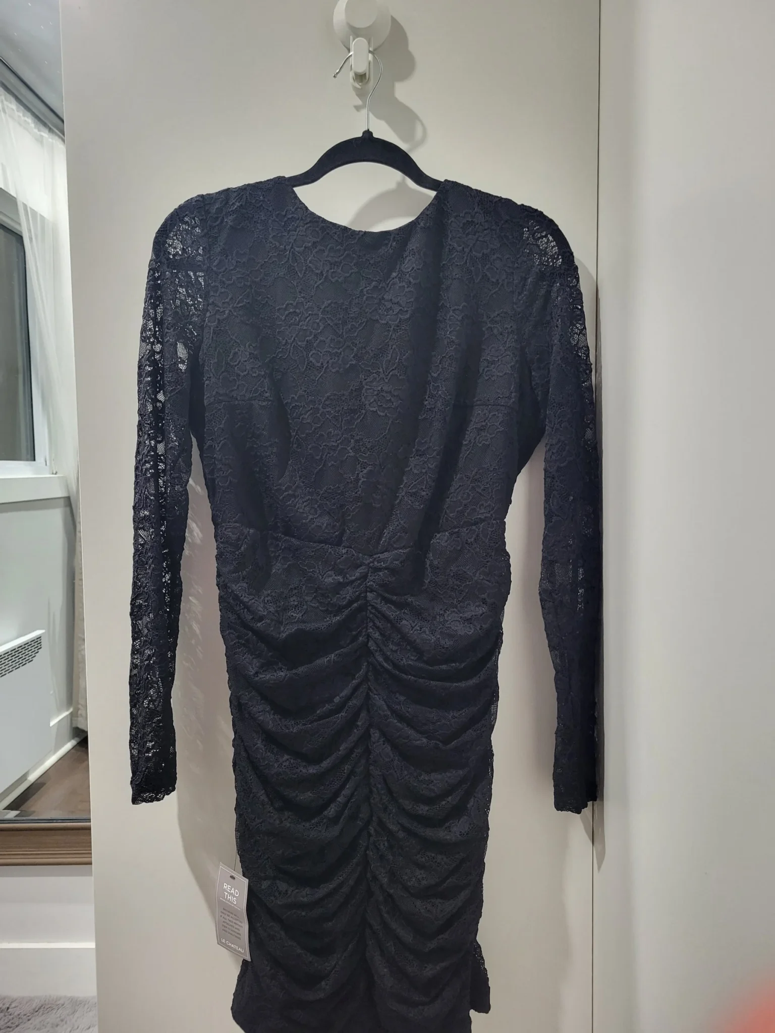 Image for Le Château- Robe en dentelle avec dos ouvert.