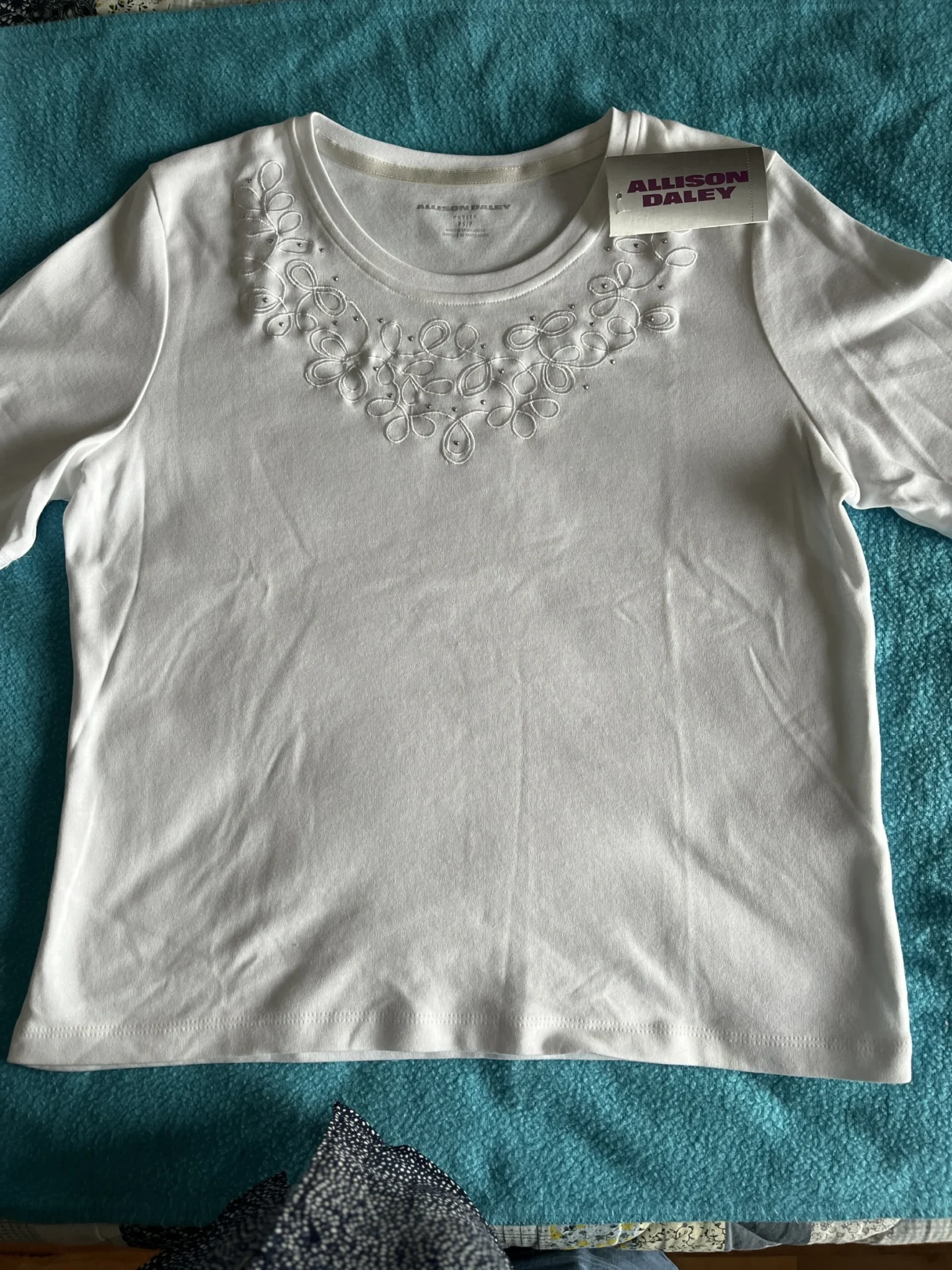 Featured image for Chandail blanc - 60% coton - Allison Daley