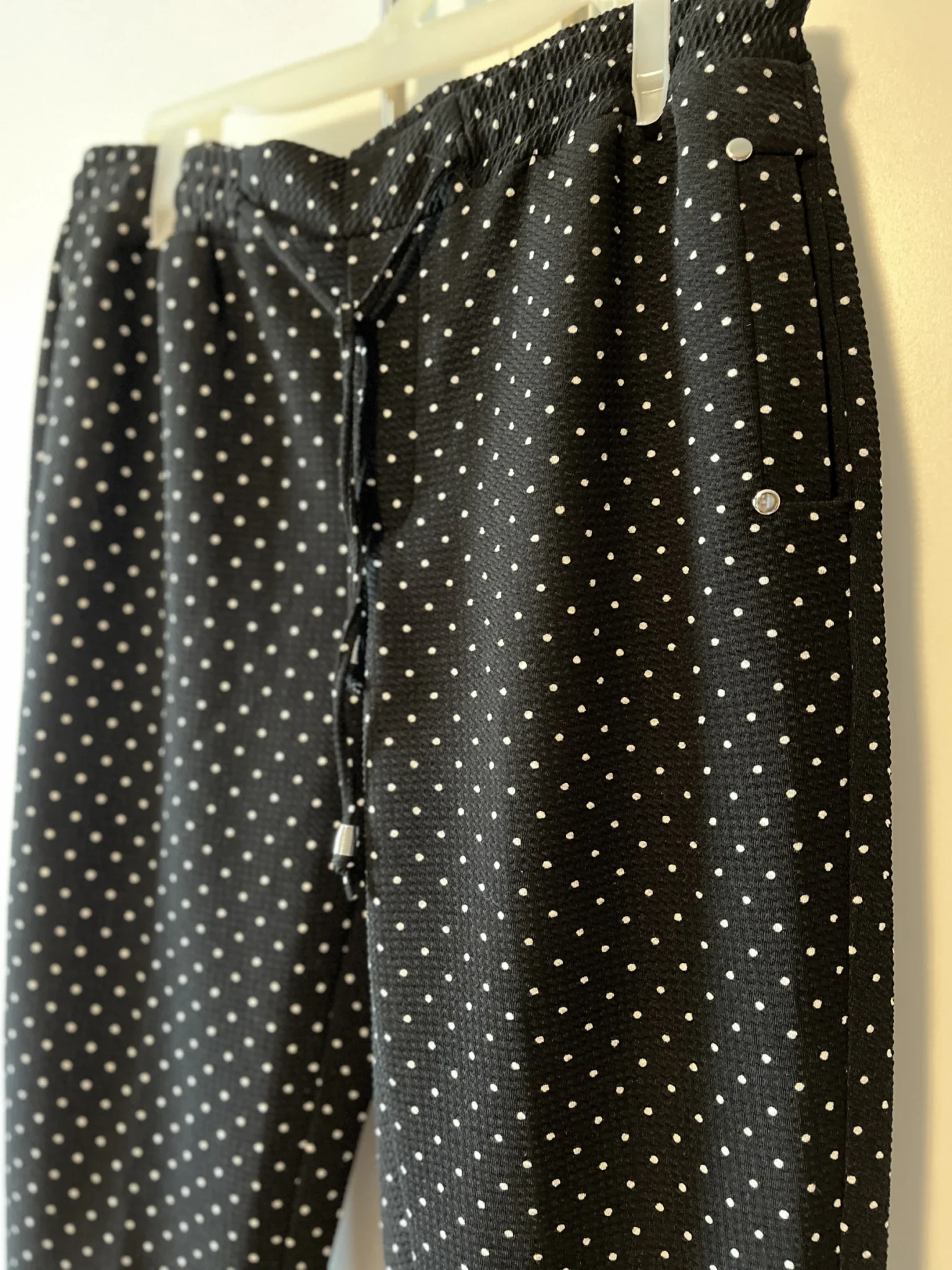 Image for Pantalon noir à pois blancs - Lily Morgan