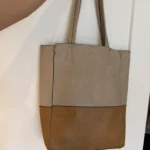 Thumbnail for Grand sac à main en cuirette de chez Simons