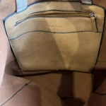 Thumbnail for Grand sac à main en cuirette de chez Simons