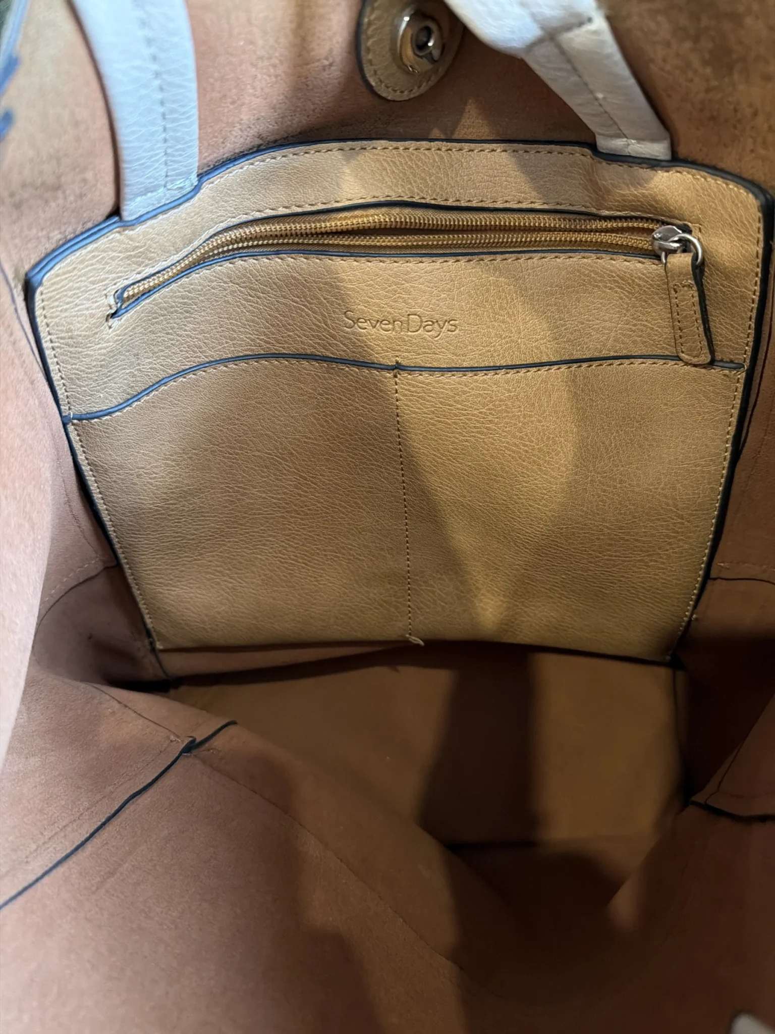 Image for Grand sac à main en cuirette de chez Simons