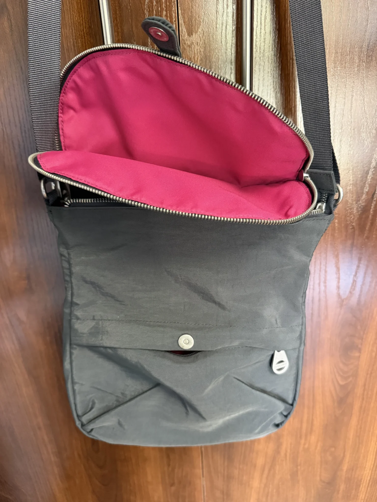 Image for Sac bandoulière Baggallini Gris  – Organisateur de voyage avec multiples compartiments