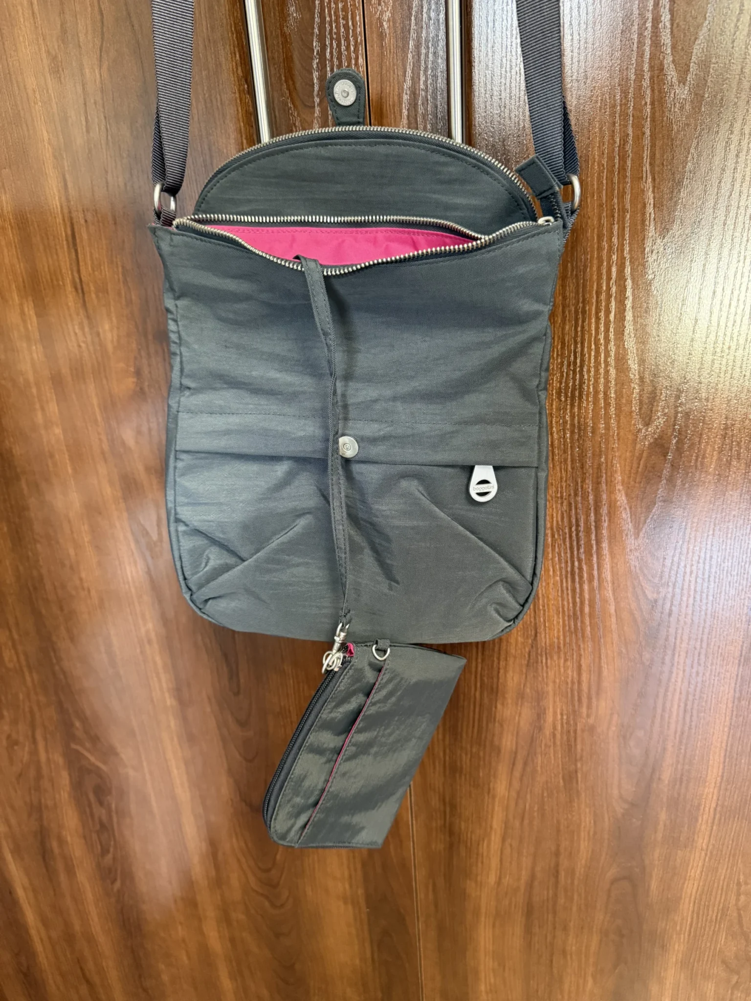 Image for Sac bandoulière Baggallini Gris  – Organisateur de voyage avec multiples compartiments