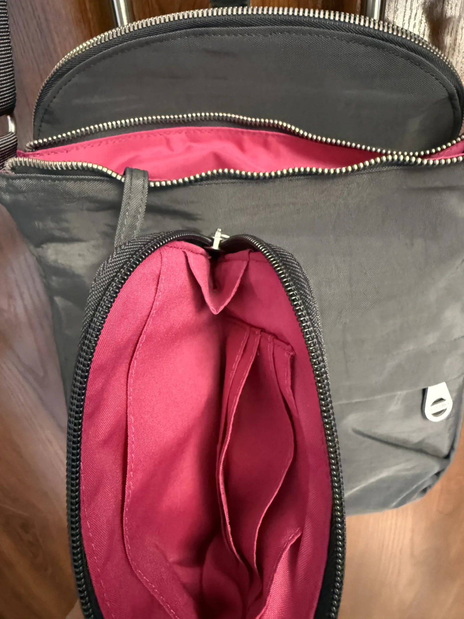Image for Sac bandoulière Baggallini Gris  – Organisateur de voyage avec multiples compartiments
