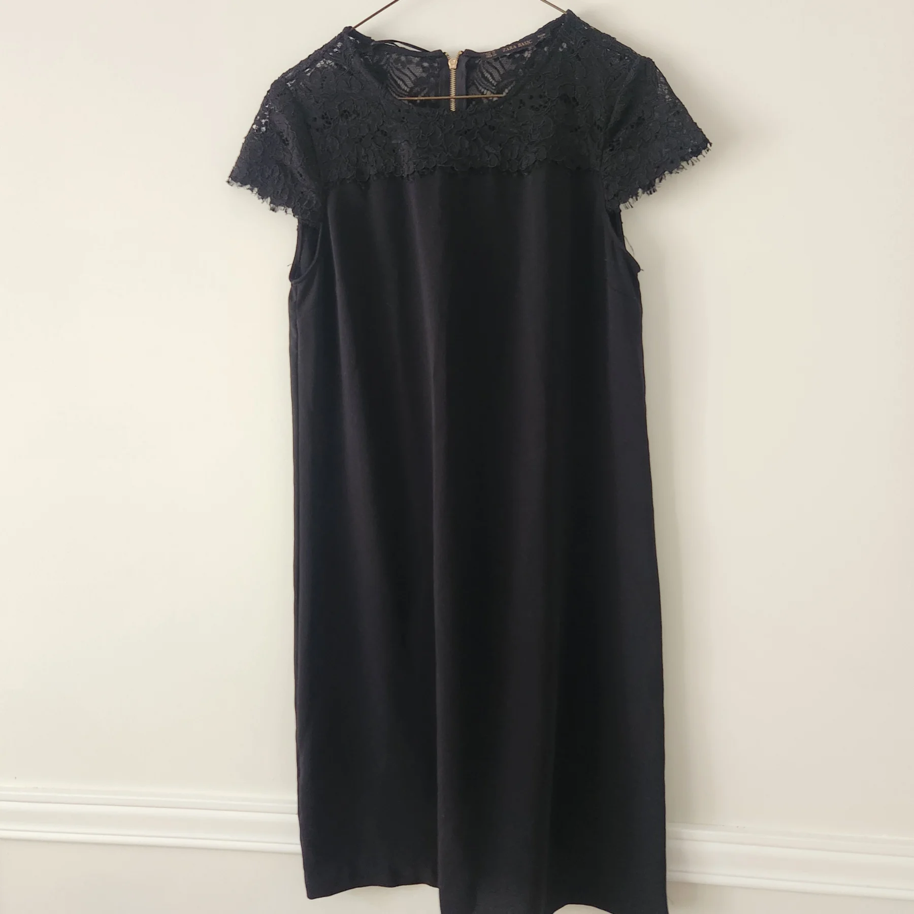 Robe noire avec dentelle Zara seconde main
