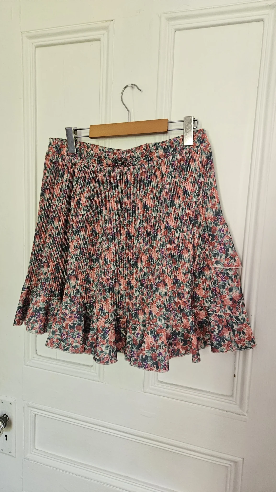Featured image for Jupes mi-courte fleurie marque Canadienne Papillon grandeur 10