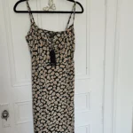 Featured thumbnail for Robe d'été fleurie Brave Soul London grandeur M (10) tissu style satinée