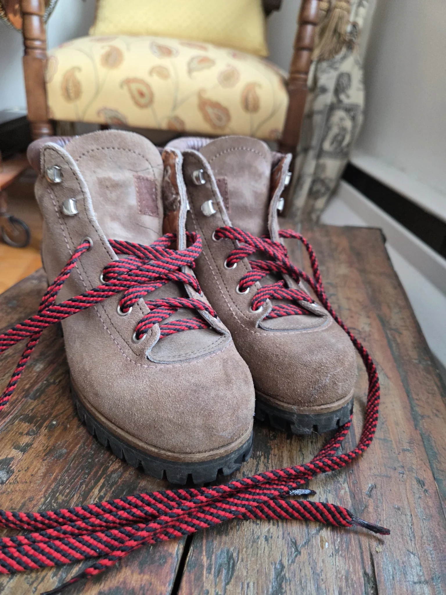 Featured image for VASQUE-Hiking boots, size 4.5