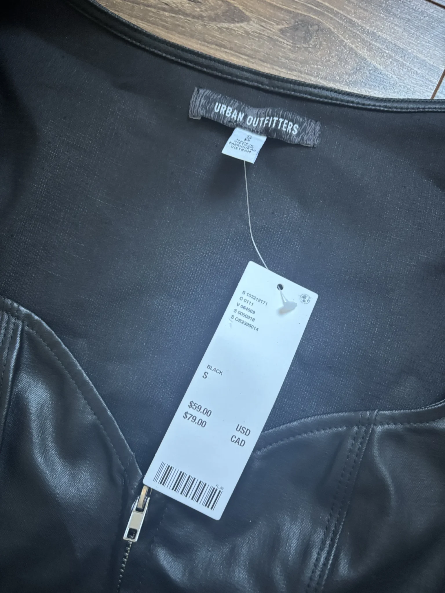 Image for Skin-tight T-shirt in faux leather