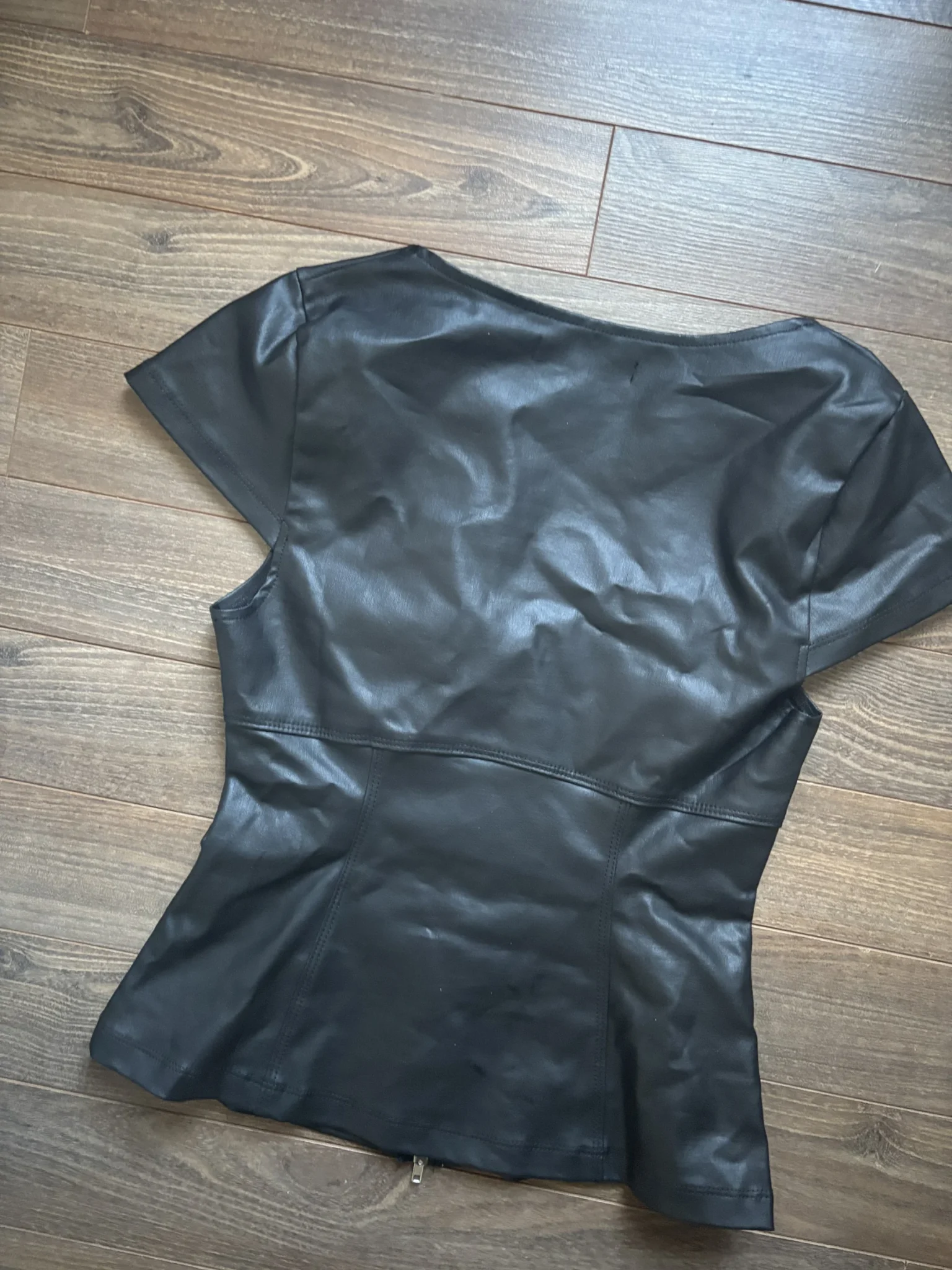 Image for Skin-tight T-shirt in faux leather