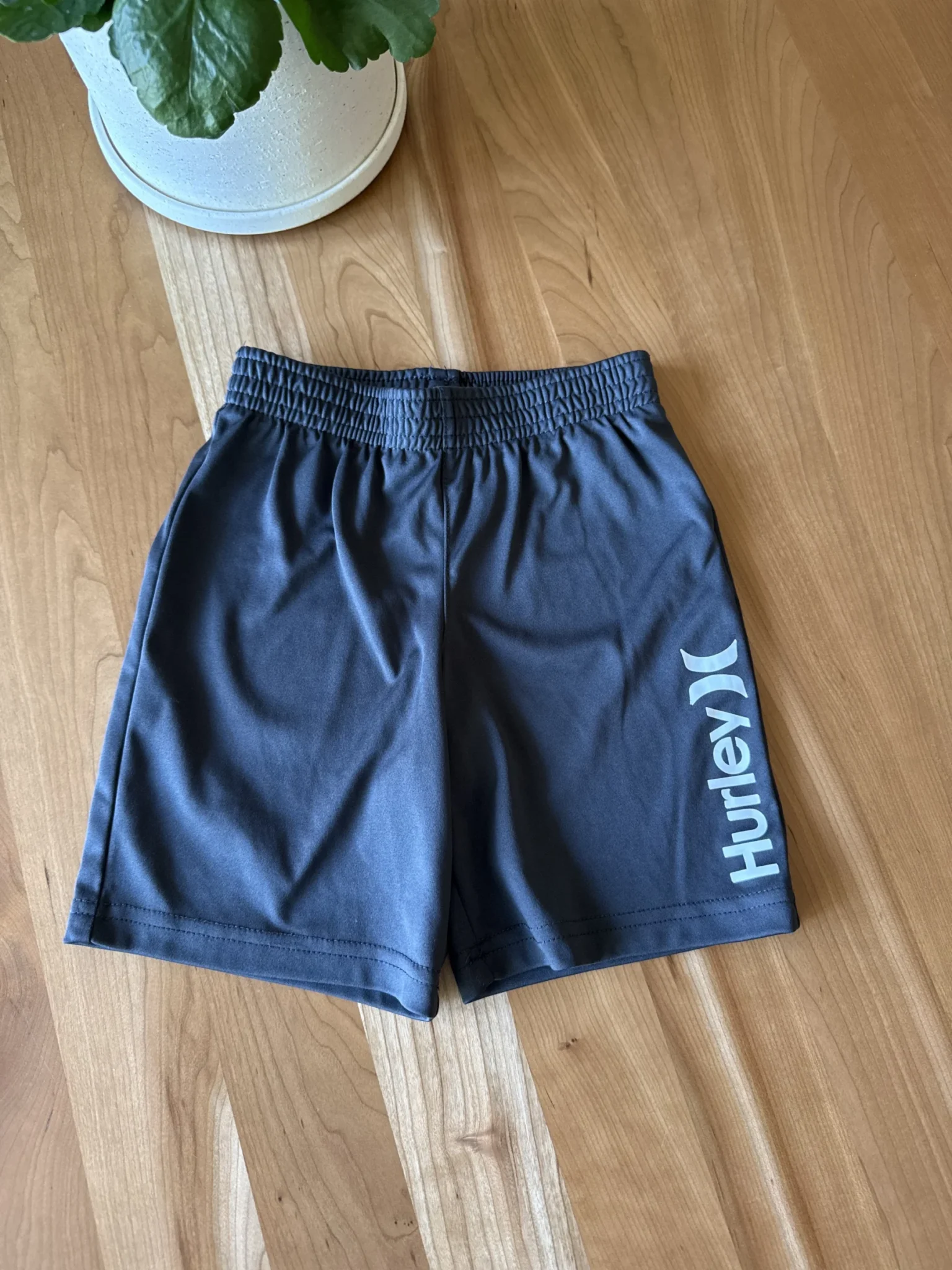Featured image for Short de sport gris foncé