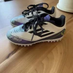 Featured thumbnail for Souliers de soccer intérieur Messi