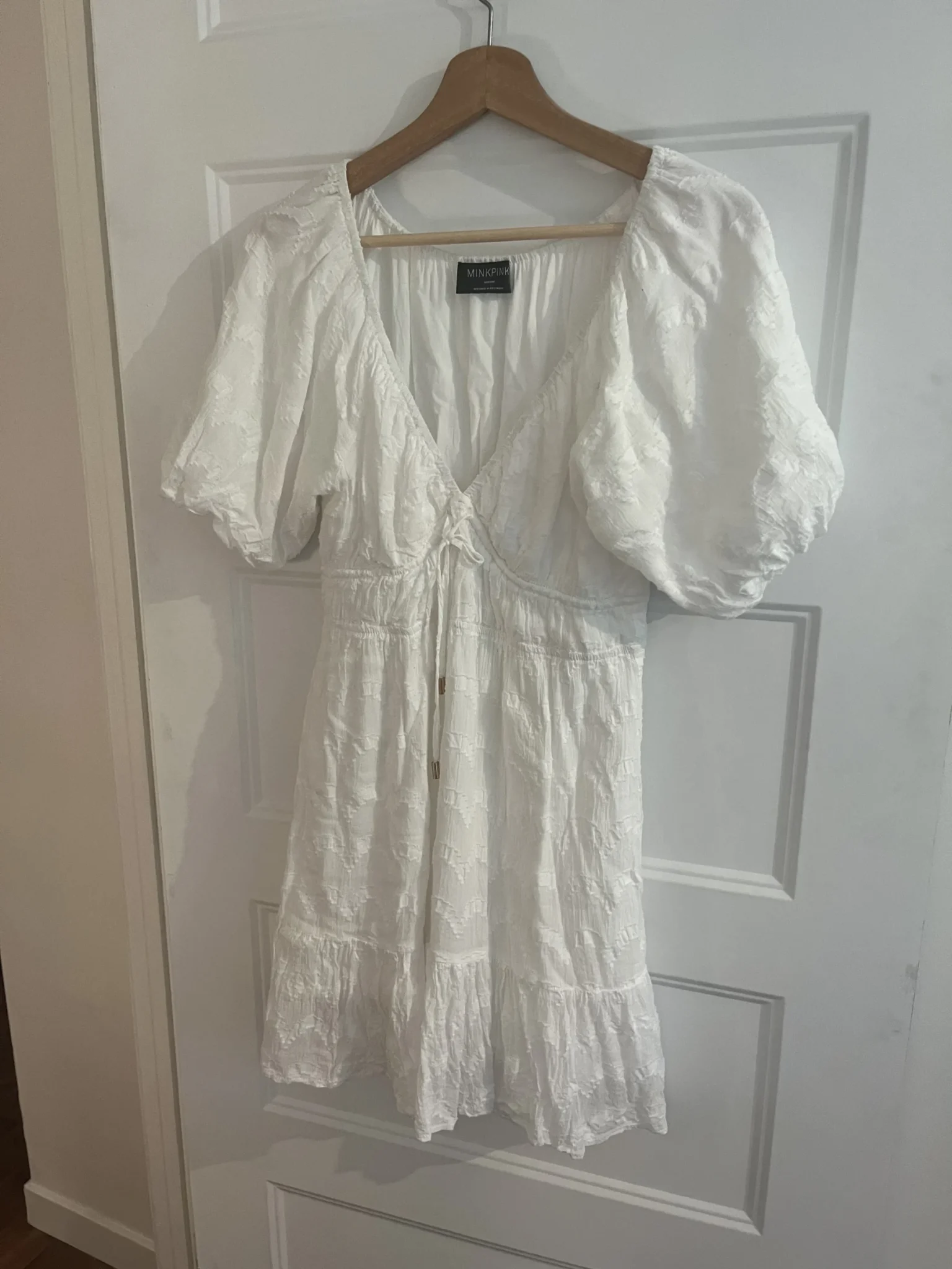 Featured image for Robe en dentelle MinkPink
