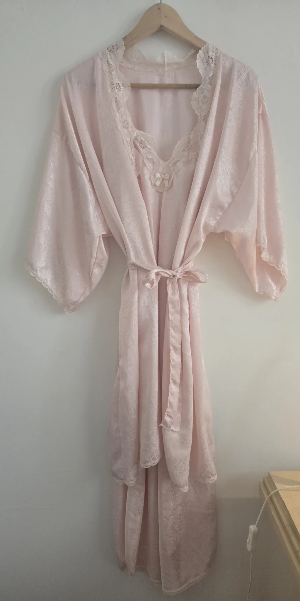 Featured image for Vintage robe de nuit et peignoir