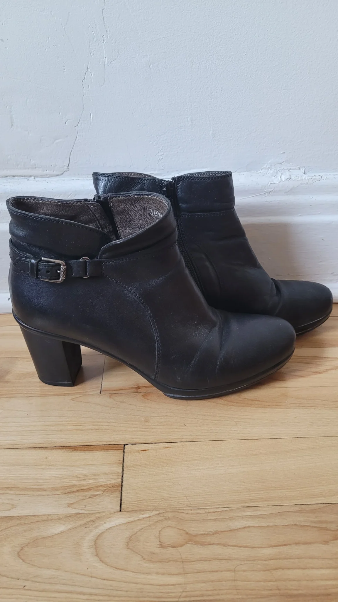 Featured image for Bottines en cuir - Noir