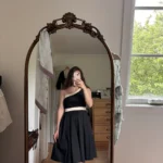 Featured thumbnail for Robe à une manche vintage