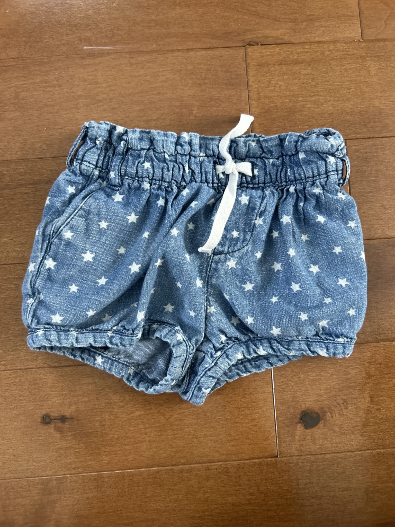 Featured image for BabyGap shorts 12-18 months